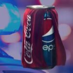 Vojna medzi Pepsi a Coca Colou nie je pre nikoho tajomstvom. Títo dvaja obrí konkurenti na trhu s nealkoholickými nápojmi nikdy nepremeškajú šancu na súperenie. Ale tentoraz mala Pepsi výhodu, že vyhrala vojnu proti Coca Cole raz navždy. Joya Williamsová, sekretárka Coca Coly, ktorá mala pocit, že sa s ňou v spoločnosti nezaobchádza tak, ako by si zaslúžila, ukradla citlivé interné dokumenty a plány Coca Coly. Joya Williams prostredníctvom sprostredkovateľa navrhla predať spoločnosti PepsiCo informácie, ktoré obsahovali e -maily spoločnosti Coca Cola, plány ďalších projektov atď. A určite sú to informácie, ak pristanú v rukách Pepsi, Pepsi raz navždy porazí Coca Colu a stane sa najväčšou značkou na trhu s nealkoholickými nápojmi. A samozrejme, PepsiCo sa o tieto dokumenty zaujímala a ponúkola 1,5 milióna dolárov, aby ich kúpila čo najskôr a stanovili dátum stretnutia. V deň transakcie sa Joya Williams stretla s Jerrym, zástupcom spoločnosti Pepsi zodpovedným za transakciu, a odovzdala mu kompromitujúce dokumenty. V tom správnom momente sa nadvláda Coca Coly na trhu s nealkoholickými nápojmi skončila a Joya Williams sa rozhodne chystala super zbohatnúť. Ale nastal nečakaný zvrat situácie. Jerry nebol zástupcom Pepsi, ako predstieral, ale tajným agentom FBI. Ale čo sa stalo? Po tom, čo spoločnosť PepsiCo dostala ponuku na kúpu dokumentov, rozhodli sa, že nechcú vyhrať súťaž proti Coca Cole podvádzaním. Kontaktovali teda Coca Colu a vysvetlili jej situáciu. Coca Cola bola taká vďačná a urobila potrebné opatrenia, aby Joyu Williamsovú zatkla a uväznila.